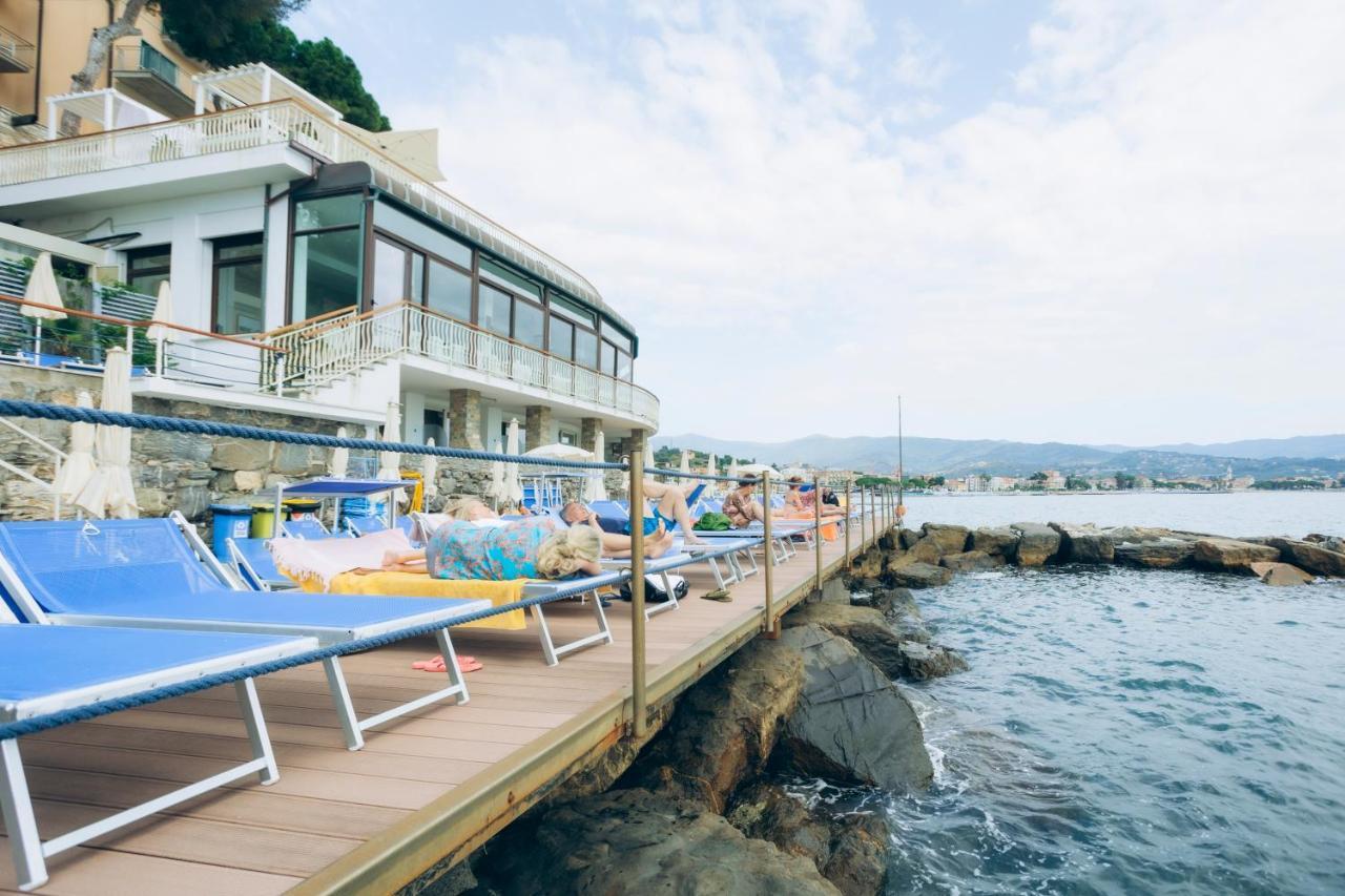 Hotel Arc En Ciel Diano Marina Bagian luar foto