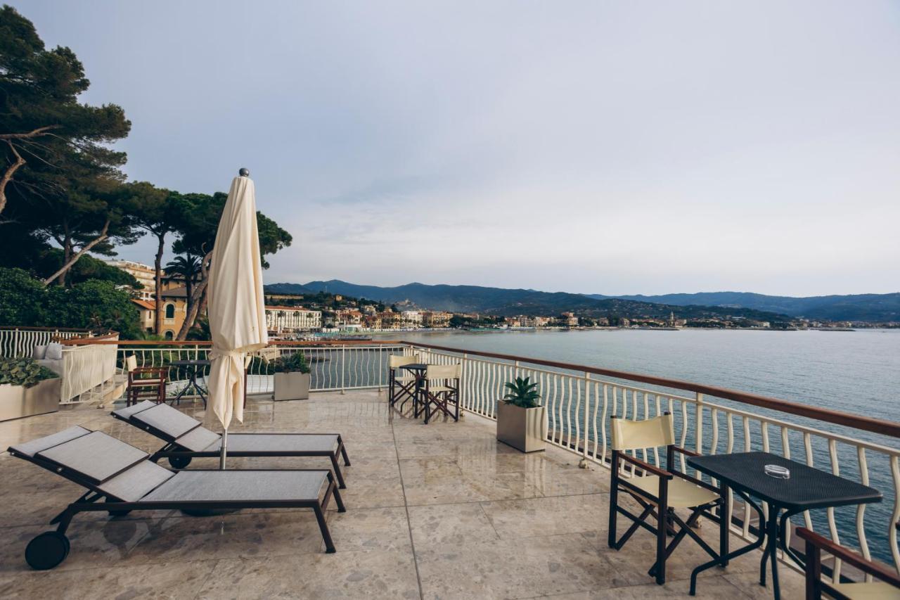 Hotel Arc En Ciel Diano Marina Bagian luar foto
