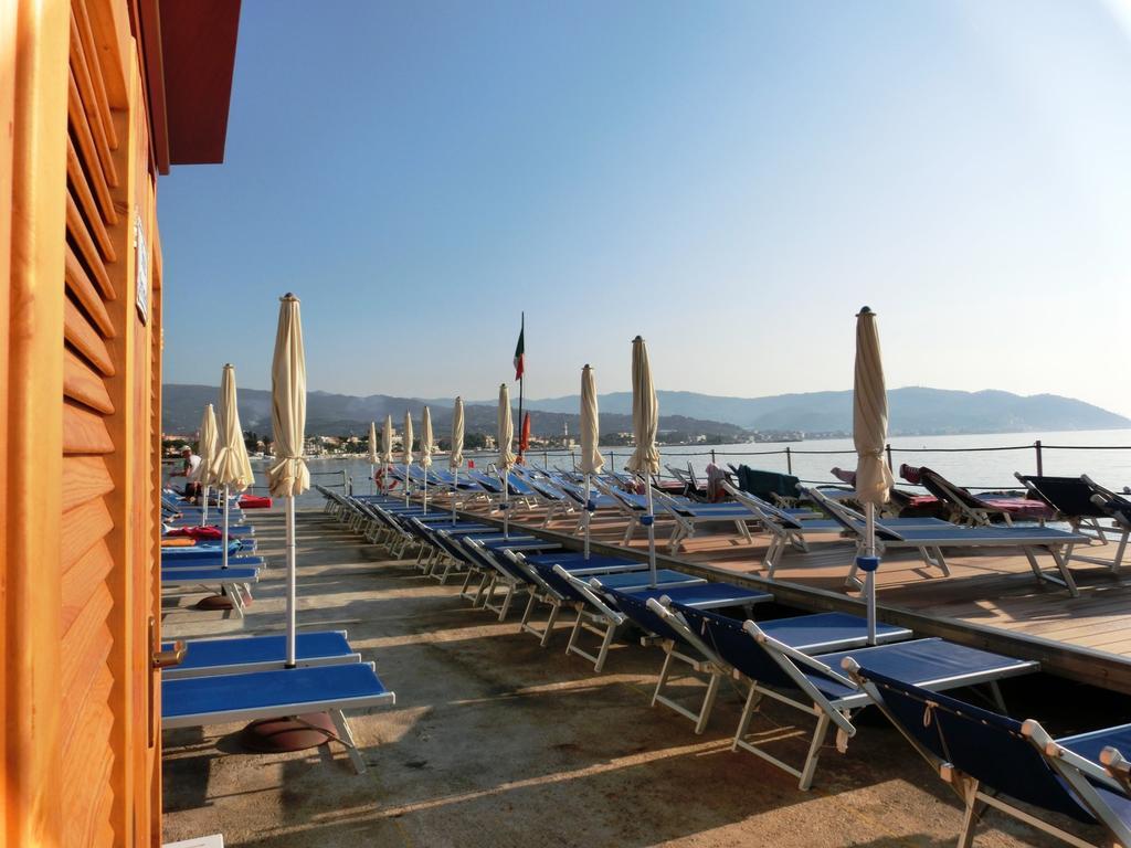 Hotel Arc En Ciel Diano Marina Bagian luar foto