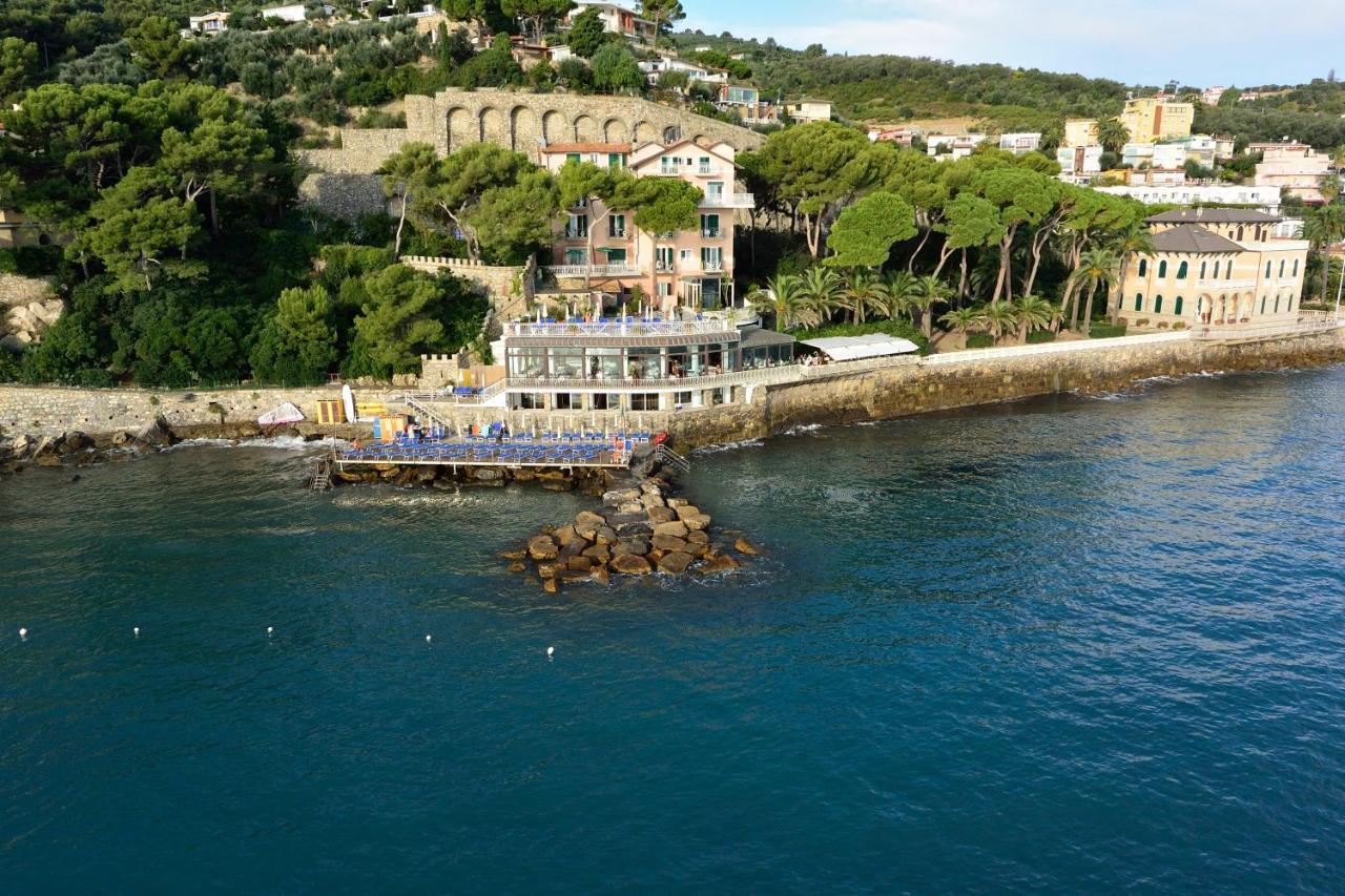 Hotel Arc En Ciel Diano Marina Bagian luar foto